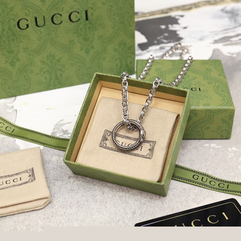 G*u*i necklaces